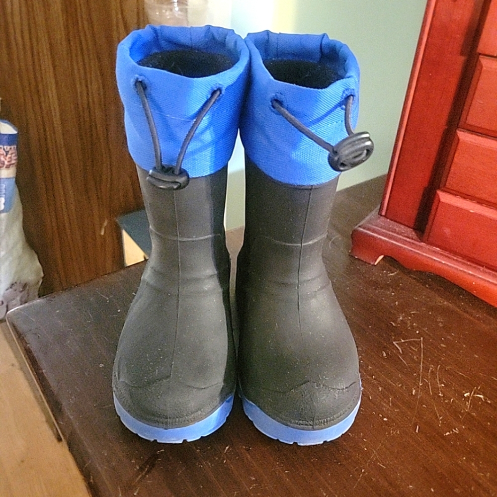 Kids Black and Blue Winter Boots Size 7